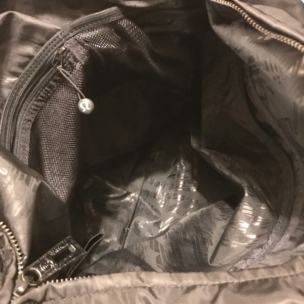 SOLD Bag Lululemon athletics bag size 17x17 x 6 - Picture 6 of 6